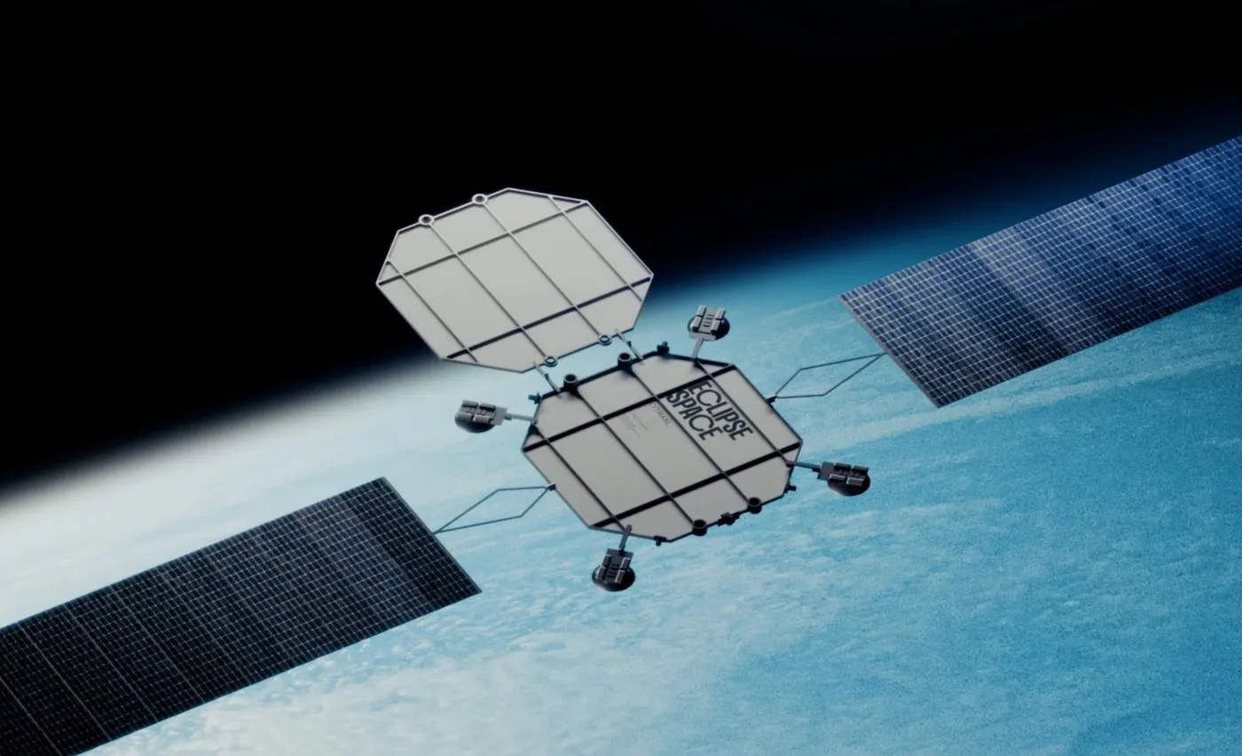 Создатели Starlink запускают проект по созданию спутниковых группировок под заказ

Источник: Компьютерра - Журнал о науке и технологиях Бывшие инженеры SpaceX, участвовавшие в создании Starlink, основали стартап Eclipse Space для разработки спутниковых систем. Компания планирует предоставлять клиентам возможность создавать собственные низкоорбитальные группировки. В отличие от вертикально-интегрированной модели Starlink, Eclipse Space намерена использовать подход, схожий с производственной цепочкой Apple: компания будет разрабатывать спутники, владеть интеллектуальной собственностью и управлять производственным процессом, привлекая сторонних региональных подрядчиков […] Полная версия статьи: Создатели Starlink запускают проект по созданию спутниковых группировок под заказ

#технологии #спутниковые_группировки #starlink #спутниковые_системы