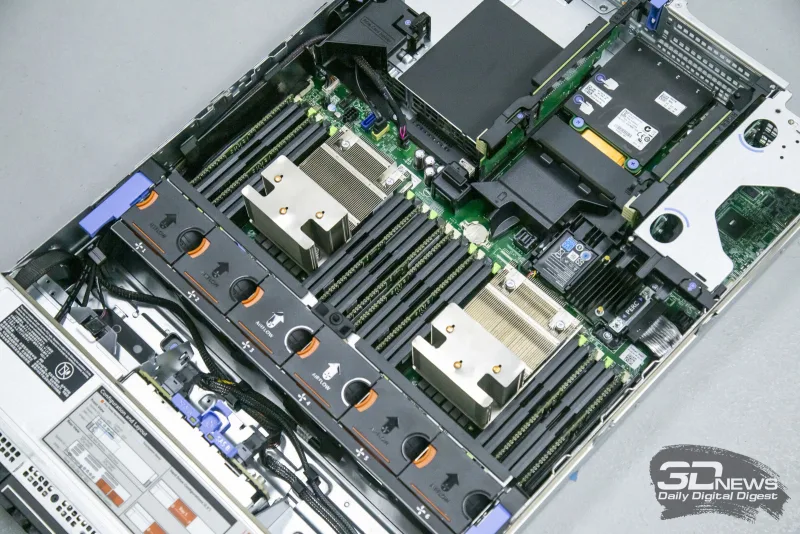 Назад в будущее: обзор б/у сервера Dell PowerEdge 730

Нам понадобился сервер. Ничего критичного, просто чтобы разгрузить стойку, избавиться от совсем старых машин и консолидировать ряд нагрузок, распихав их по контейнерам или даже ВМ, а часть и вовсе переведя на SaaS/PaaS. В общем, сервер нужен не слишком новый, но не слишком старый.

Не слишком мощный, но и не слишком слабый. А главное — не очень дорогой #dell #сервер #intel #xeon #broadwell

#технологии #сервер #dell #интел #xeon