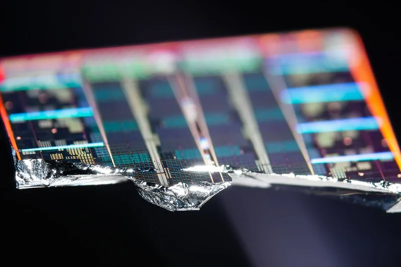 Итоги 2020 года по версии ServerNews: от A до Q

За A скрываются одновременно AMD, Arm и AI (ИИ), за Q — QLC-память и чуть-чуть квантовых технологий. Можно было бы расширить диапазон до Z (ZNS), но пока, пожалуй, рановато. Тем более что и в середине много интересного: например, D для DPU, нового класса процессоров, N для NVMe-oF как основы СХД будущего, S для SCM-памяти или P для фотоники #servernews #итоги2020 #итогигода

#технологии #amd #ai #qlc_память #квантовые_технологии