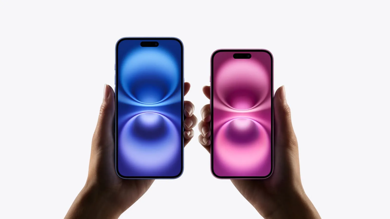 iPhone 16 подешевел в России: преодолён рубеж в 50 тысяч рублей

Изначально iPhone 16 предлагали по цене от 114 тысяч рублей. Стоимость смартфона iPhone 16 в России значительно снизилась. По данным на июль, цена базовой модели с объёмом памяти 128 ГБ у частных продавцов начинается от 49 тысяч рублей за новый аппарат. В федеральных розничных сетях и на маркетплейсах стоимость выше — от 69 тысяч рублей.

Об этом сообщает портал Hi-Tech Mail. Фото: Apple Для сравнения, более новый iPhone 17 продаётся за 66 тысяч рублей, а упрощённая модель iPhone 17e — от 50 тысяч рублей. Сразу после выпуска в сентябре 2024 года российские ретейлеры предлагали iPhone 16 по цене от 114 тысяч рублей, к декабрю цена снизилась до 85 тыс. рублей. Несмотря на релиз 2024 года, устройство сохраняет актуальность благодаря SoC Apple A18 с поддержкой технологий искусственного интеллекта, 8 ГБ оперативной памяти и системе из двух камер. Смартфон также получил новые элементы управления: «кнопку действия» (Action Button) для быстрых команд и «управление камерой» (Camera Control). Главные отличия от iPhone 17 заключаются в экране с частотой обновления 60 Гц и фронтальной камере без функции Center Stage («В центре внимания»).

#технологии #iphone #apple #смартфон